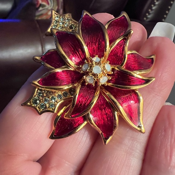 Nolan Miller Christmas Poinsettia Brooch - Picture 1 of 4